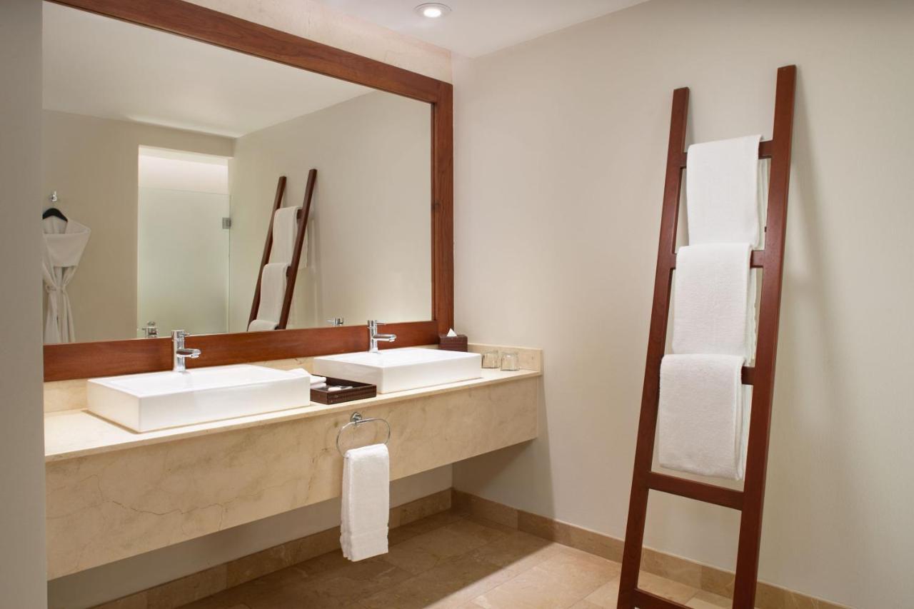 Westin Club Adults Club lounge access Guest room 2 Double